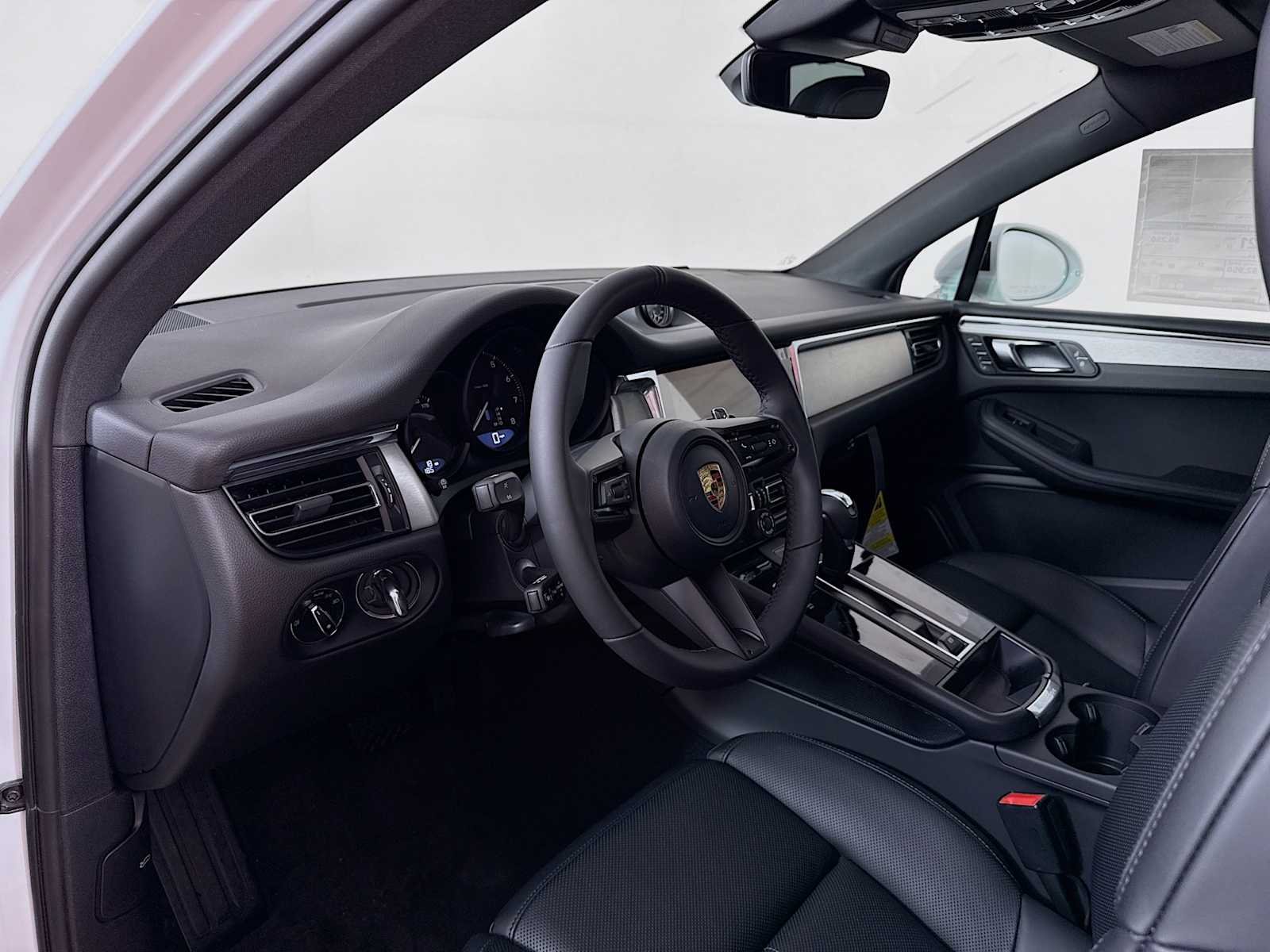 Thumbnail: 2026 Porsche Macan - 4