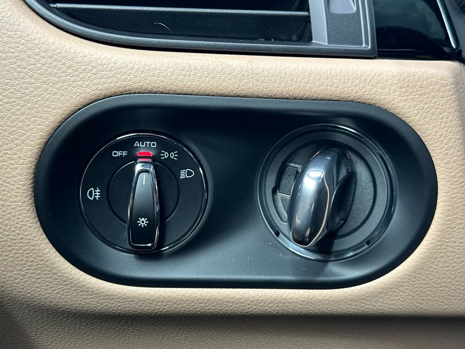 Thumbnail: 2026 Porsche Macan - 29