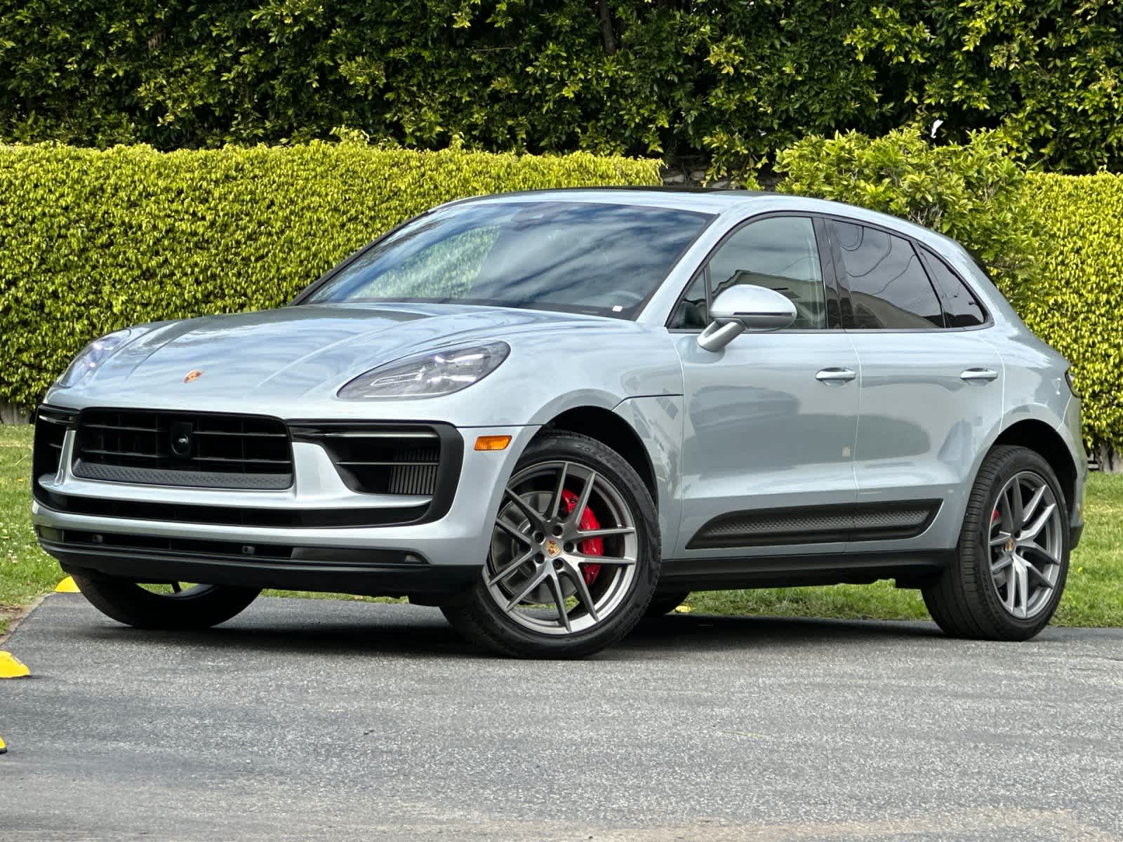 Thumbnail: 2023 Porsche Macan - 1