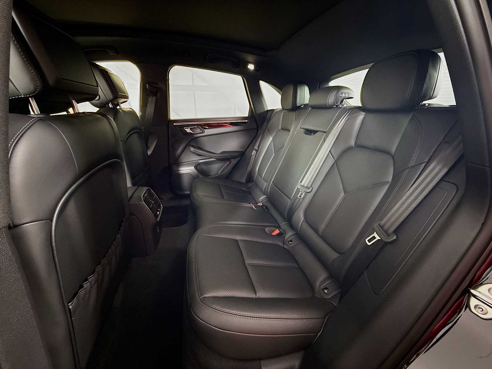 Thumbnail: 2026 Porsche Macan - 17