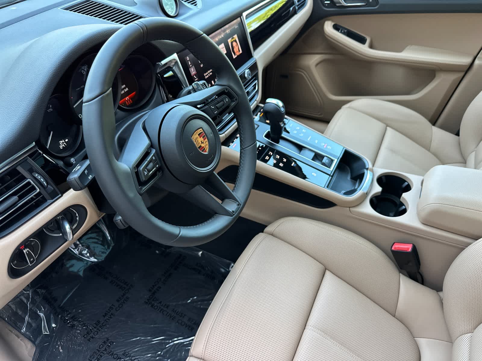 Thumbnail: 2026 Porsche Macan - 4