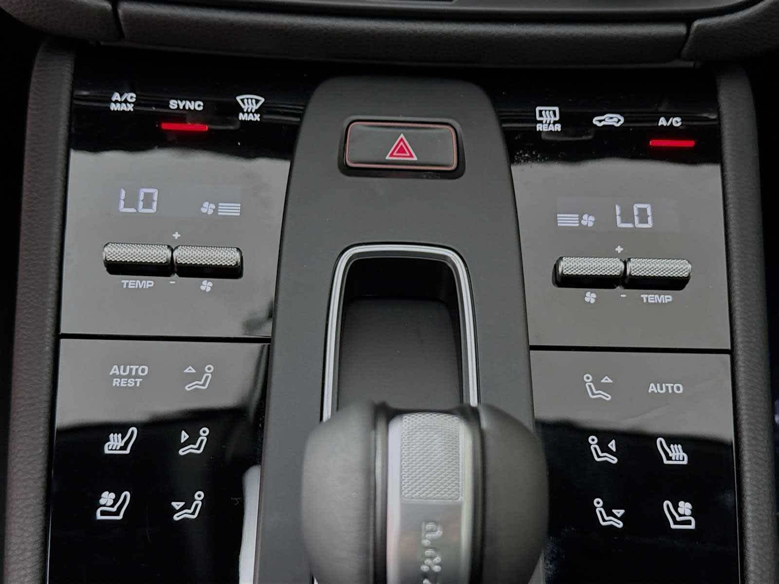 Thumbnail: 2026 Porsche Macan - 13