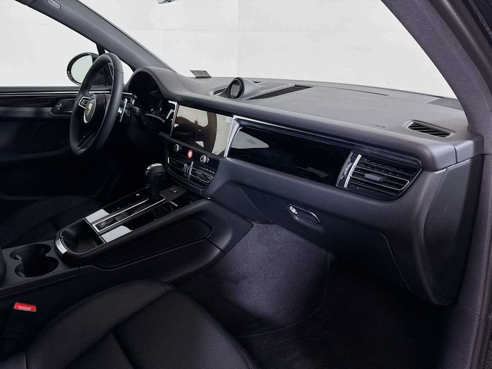 Thumbnail: 2025 Porsche Macan - 22