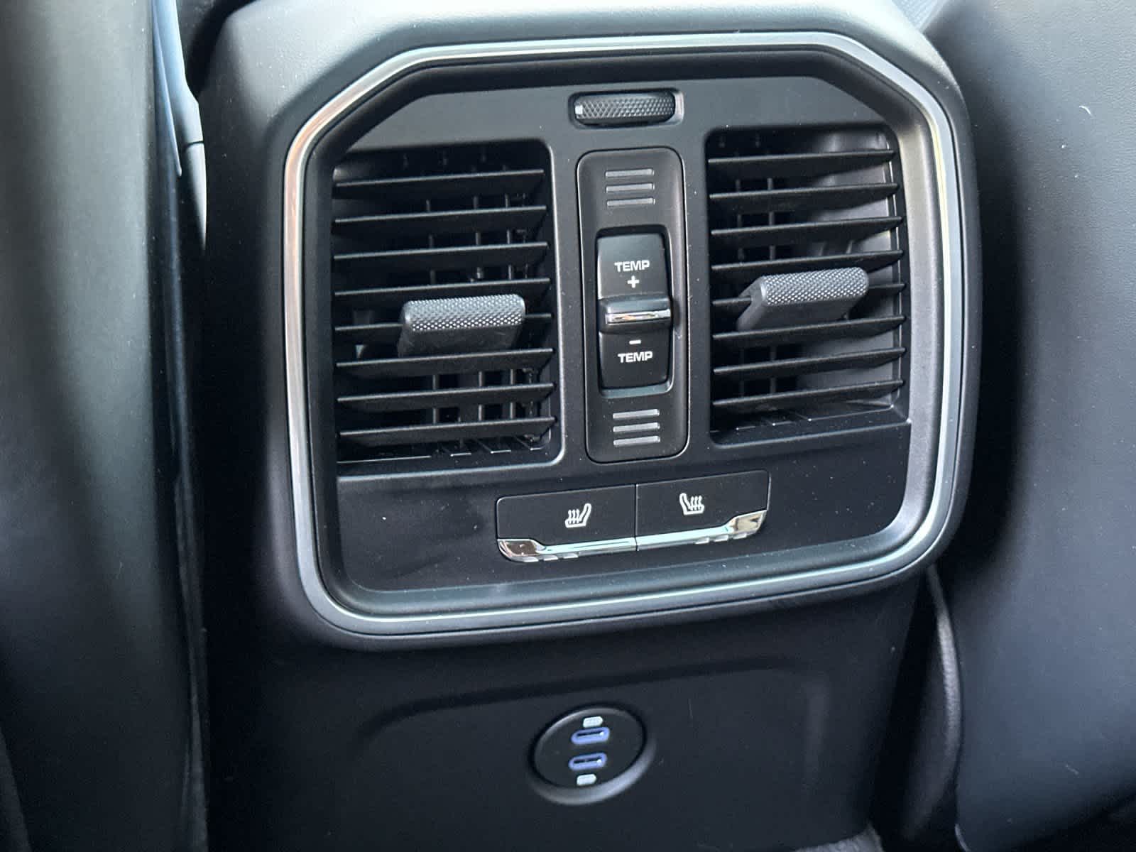 Thumbnail: 2026 Porsche Macan - 14