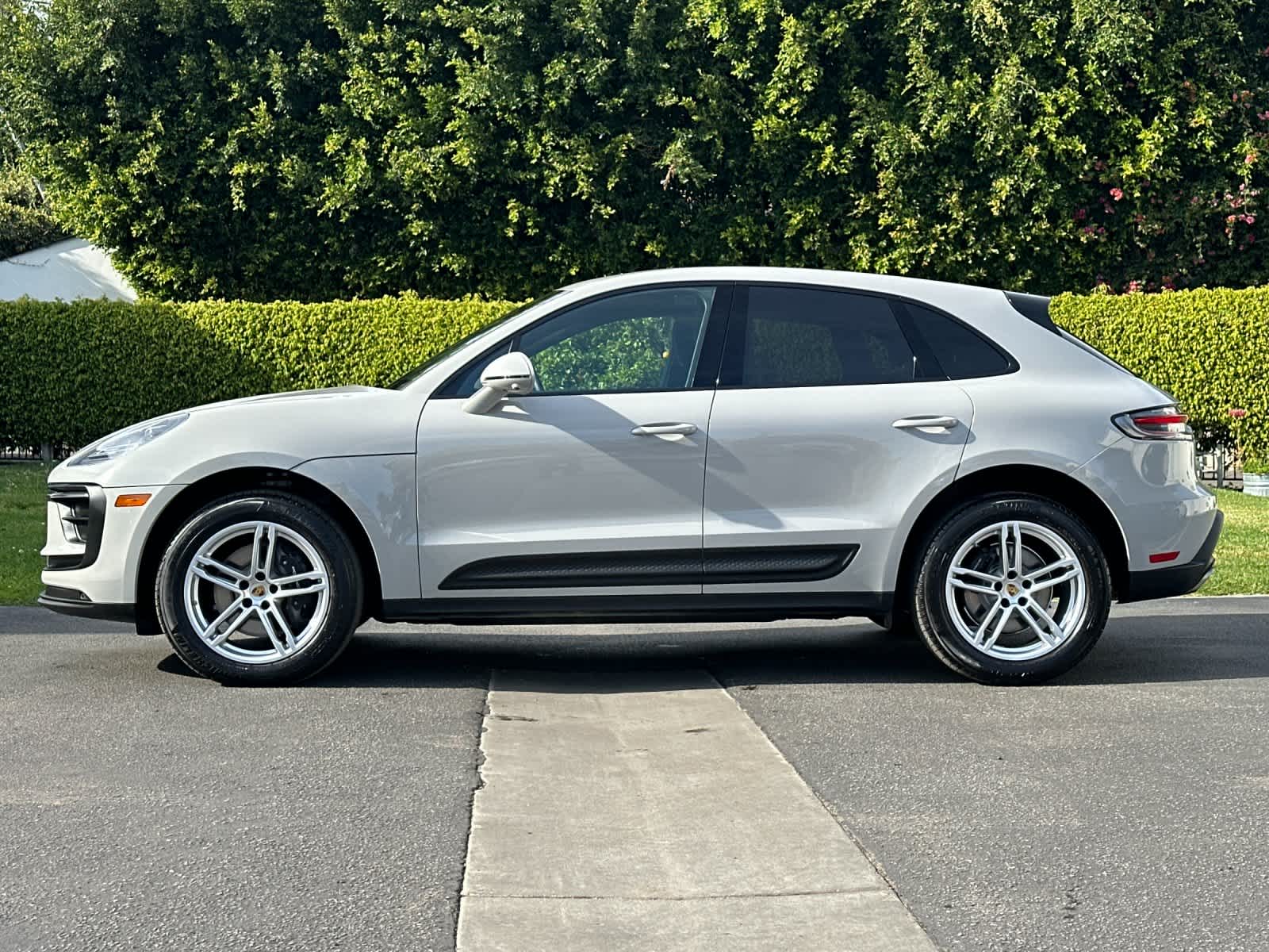 Thumbnail: 2025 Porsche Macan - 2