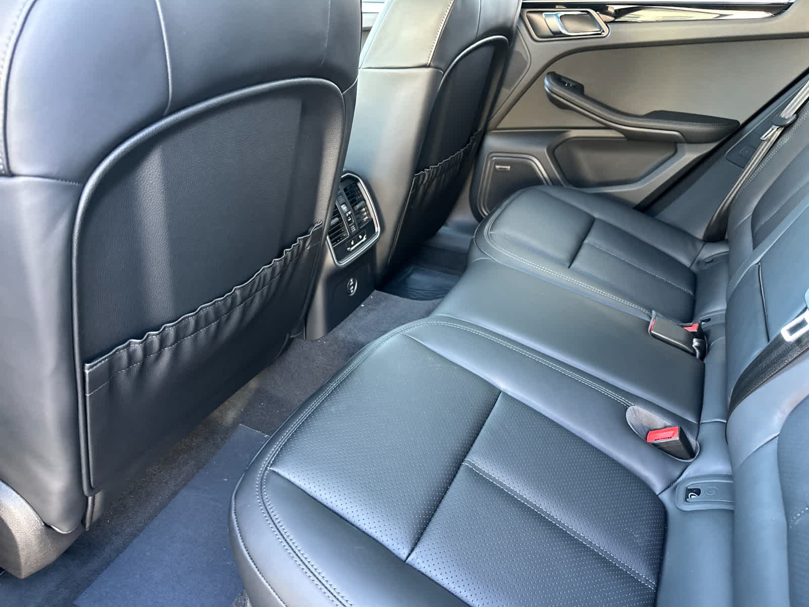 Thumbnail: 2026 Porsche Macan - 13