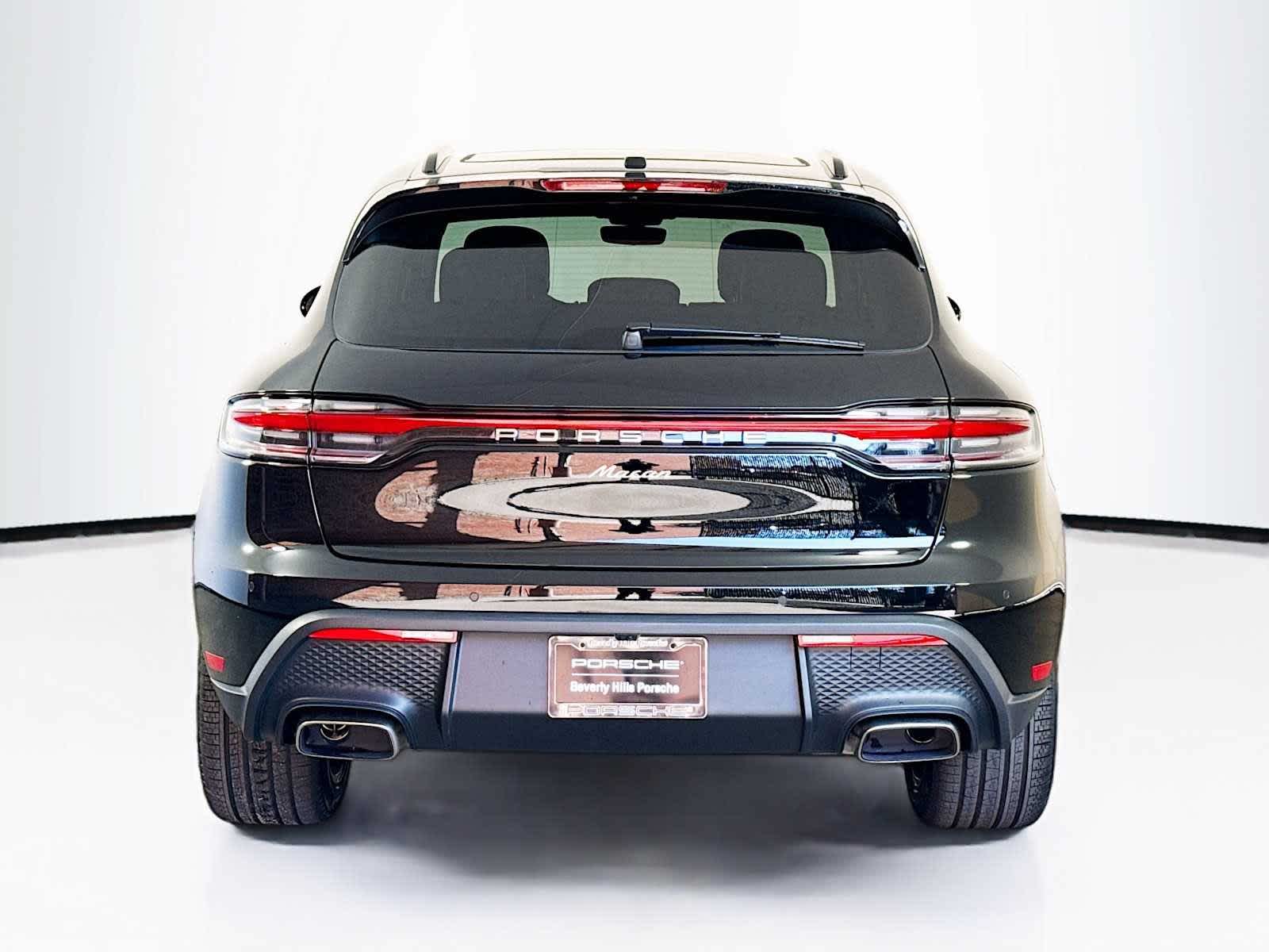 Thumbnail: 2026 Porsche Macan - 10