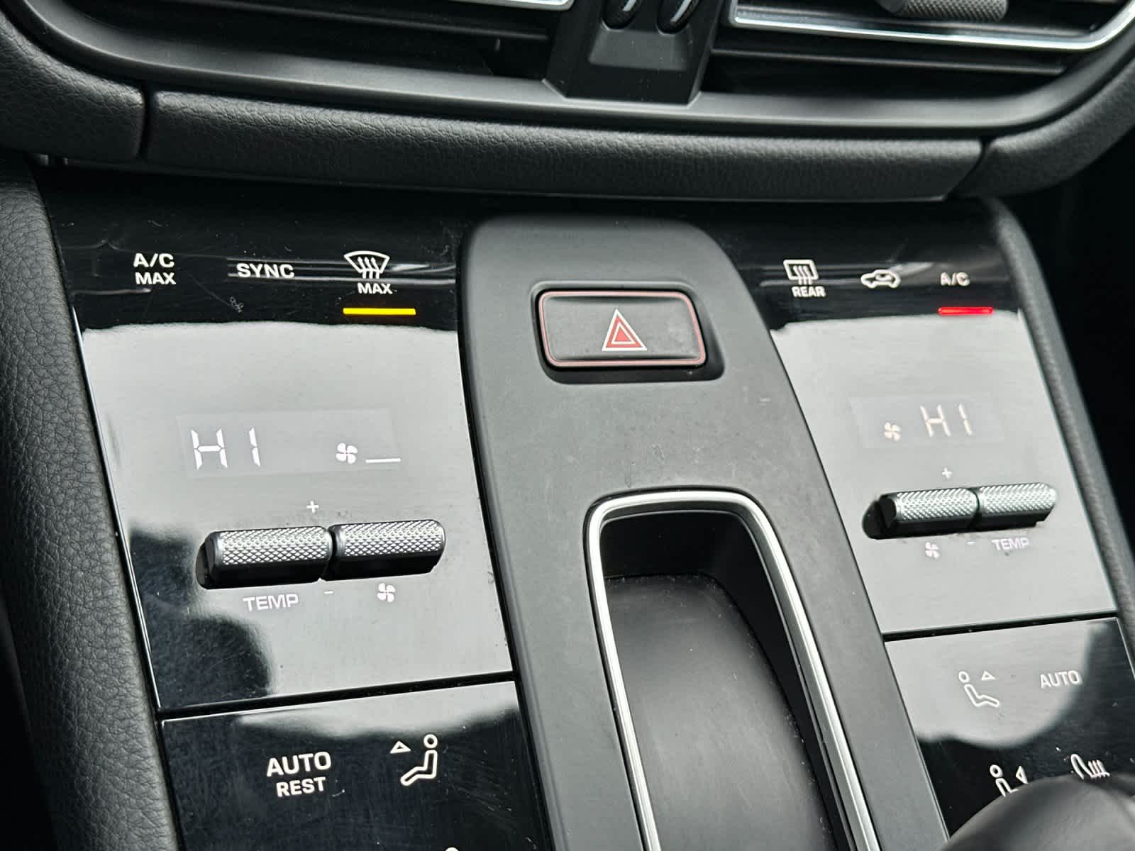 Thumbnail: 2025 Porsche Macan - 23