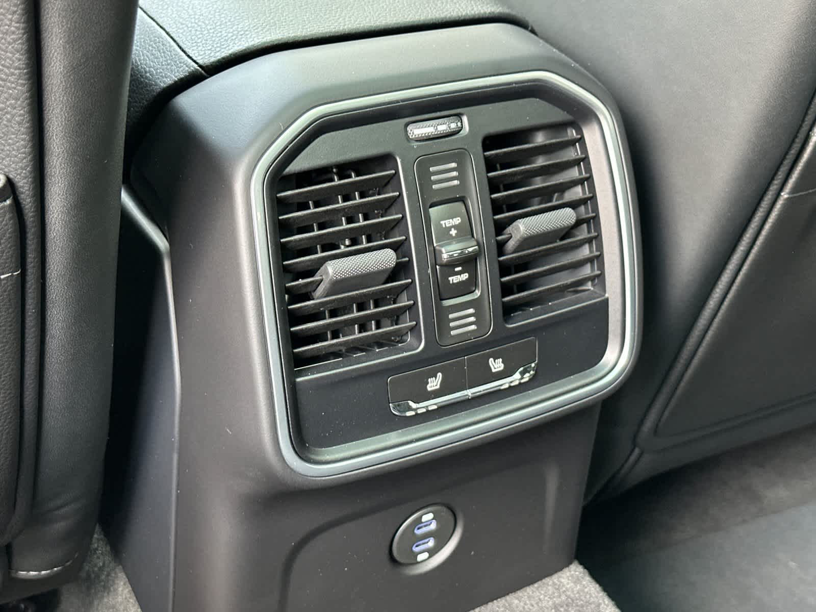 Thumbnail: 2026 Porsche Macan - 14