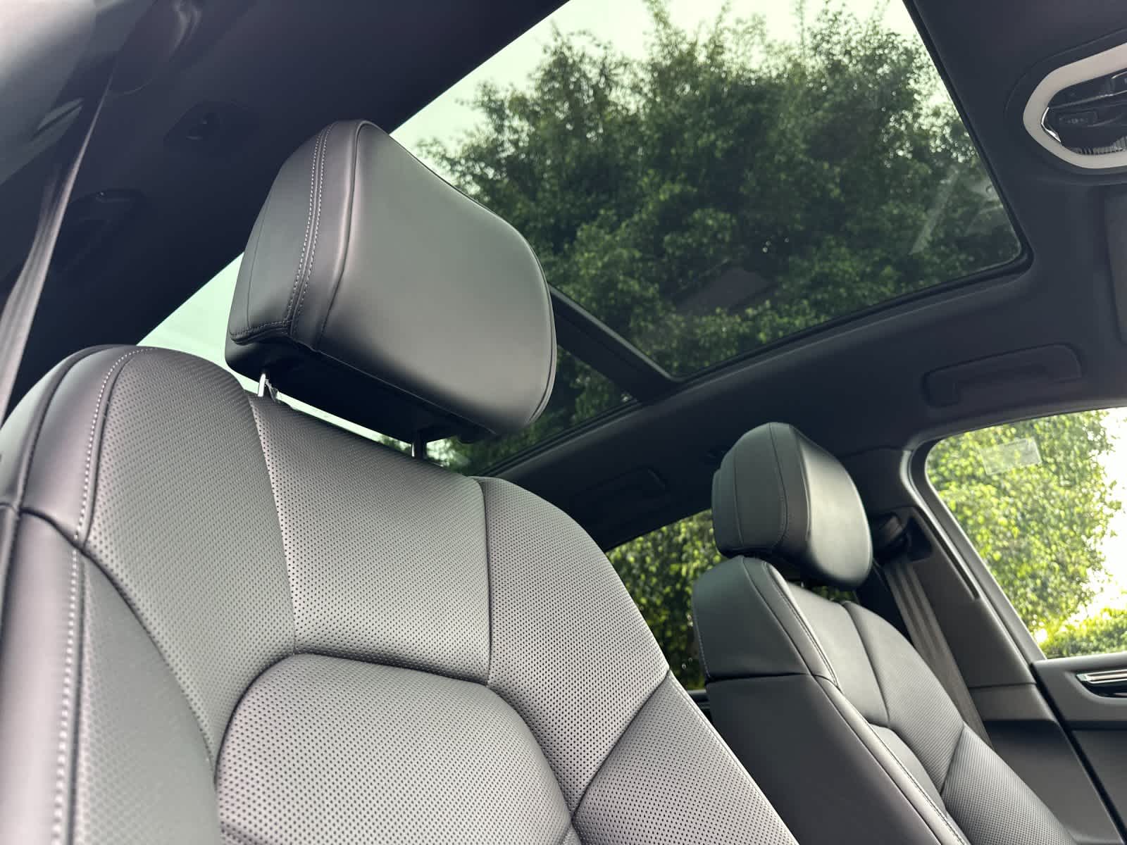 Thumbnail: 2026 Porsche Macan - 18