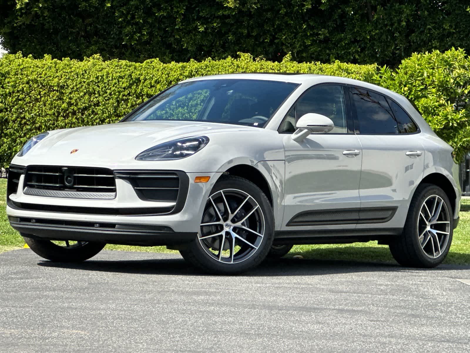 Thumbnail: 2026 Porsche Macan - 1
