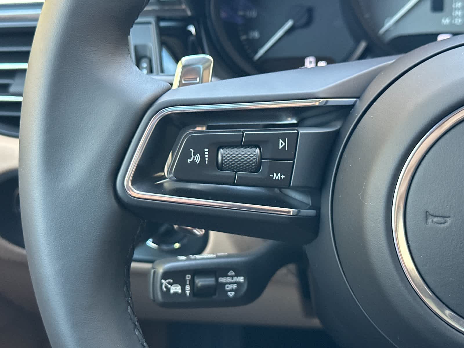 Thumbnail: 2026 Porsche Macan - 27