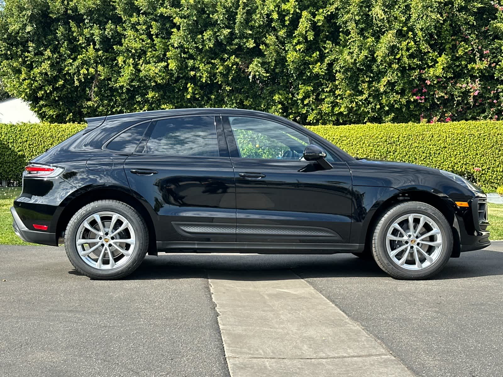 Thumbnail: 2026 Porsche Macan - 9