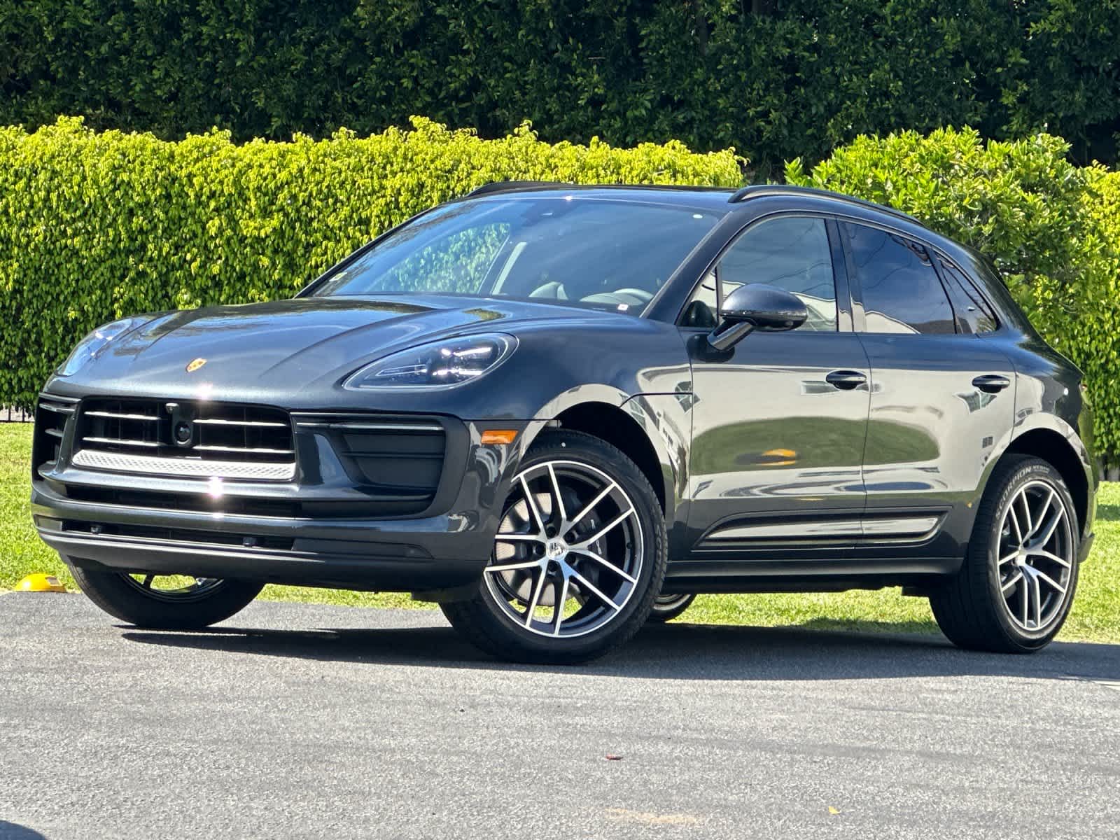Thumbnail: 2026 Porsche Macan - 1