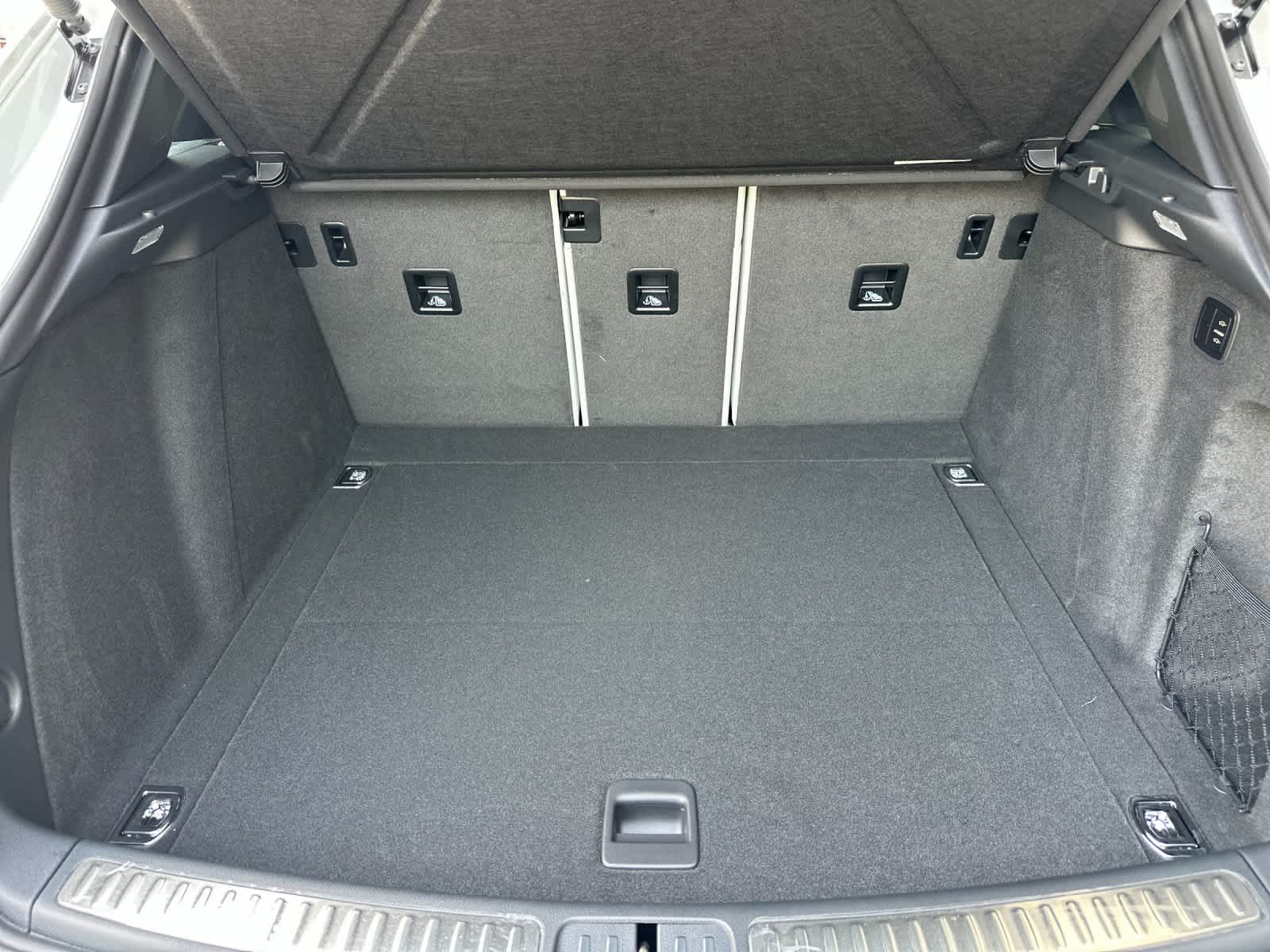 Thumbnail: 2026 Porsche Macan - 16