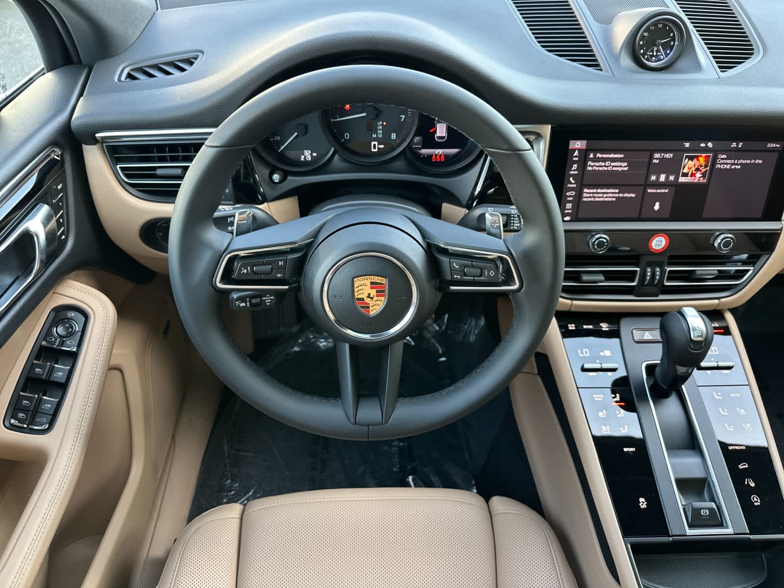 Thumbnail: 2026 Porsche Macan - 15