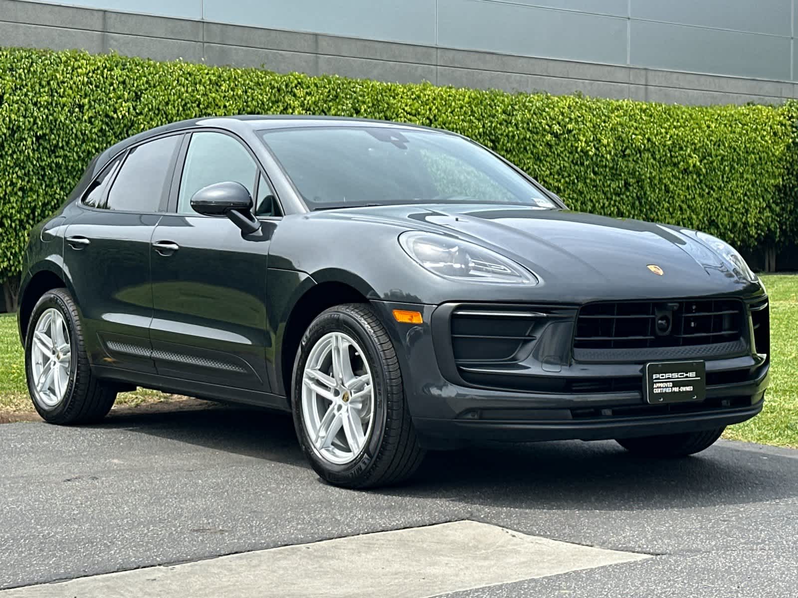 Thumbnail: 2025 Porsche Macan - 9