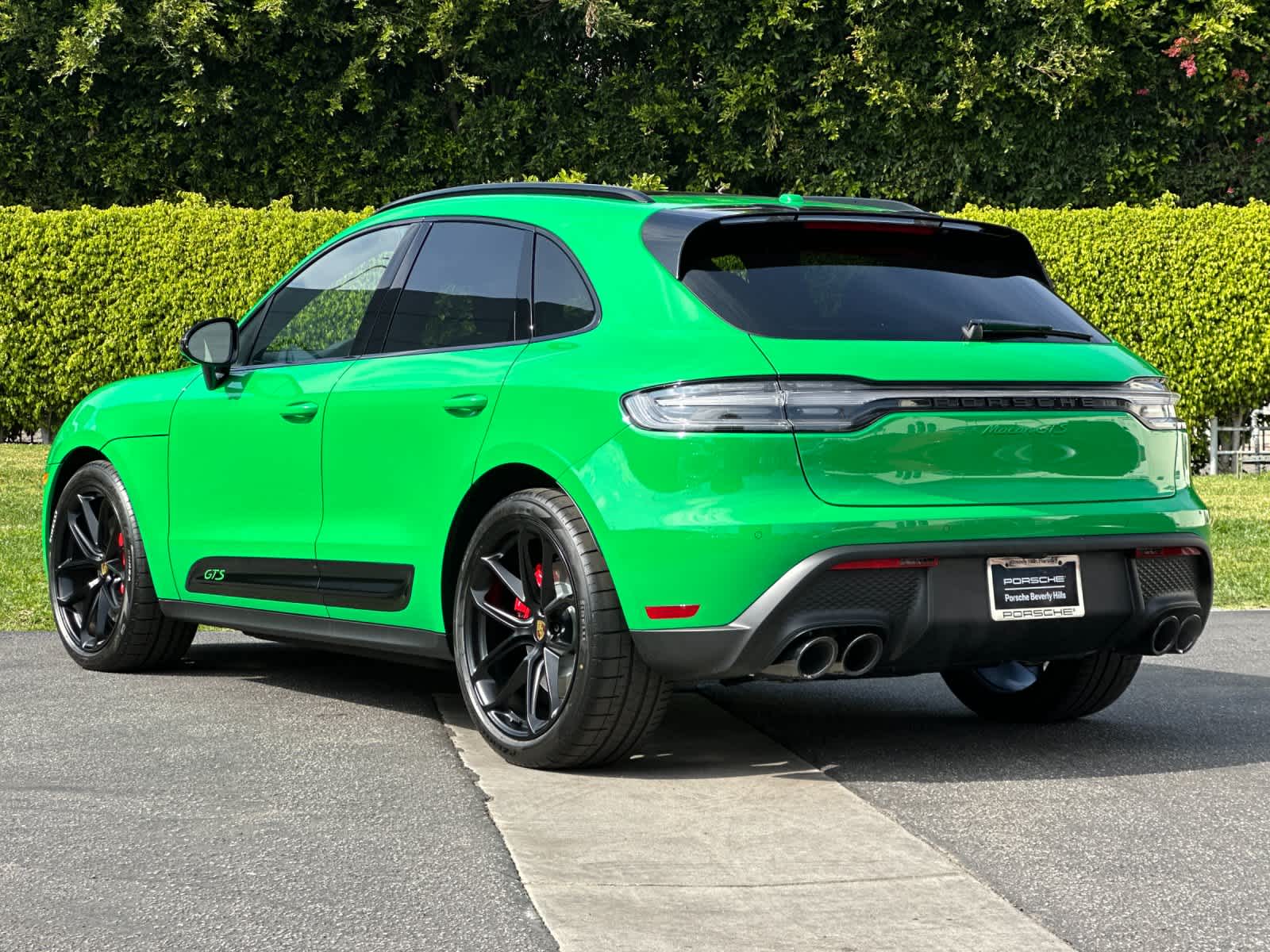 Thumbnail: 2026 Porsche Macan - 3