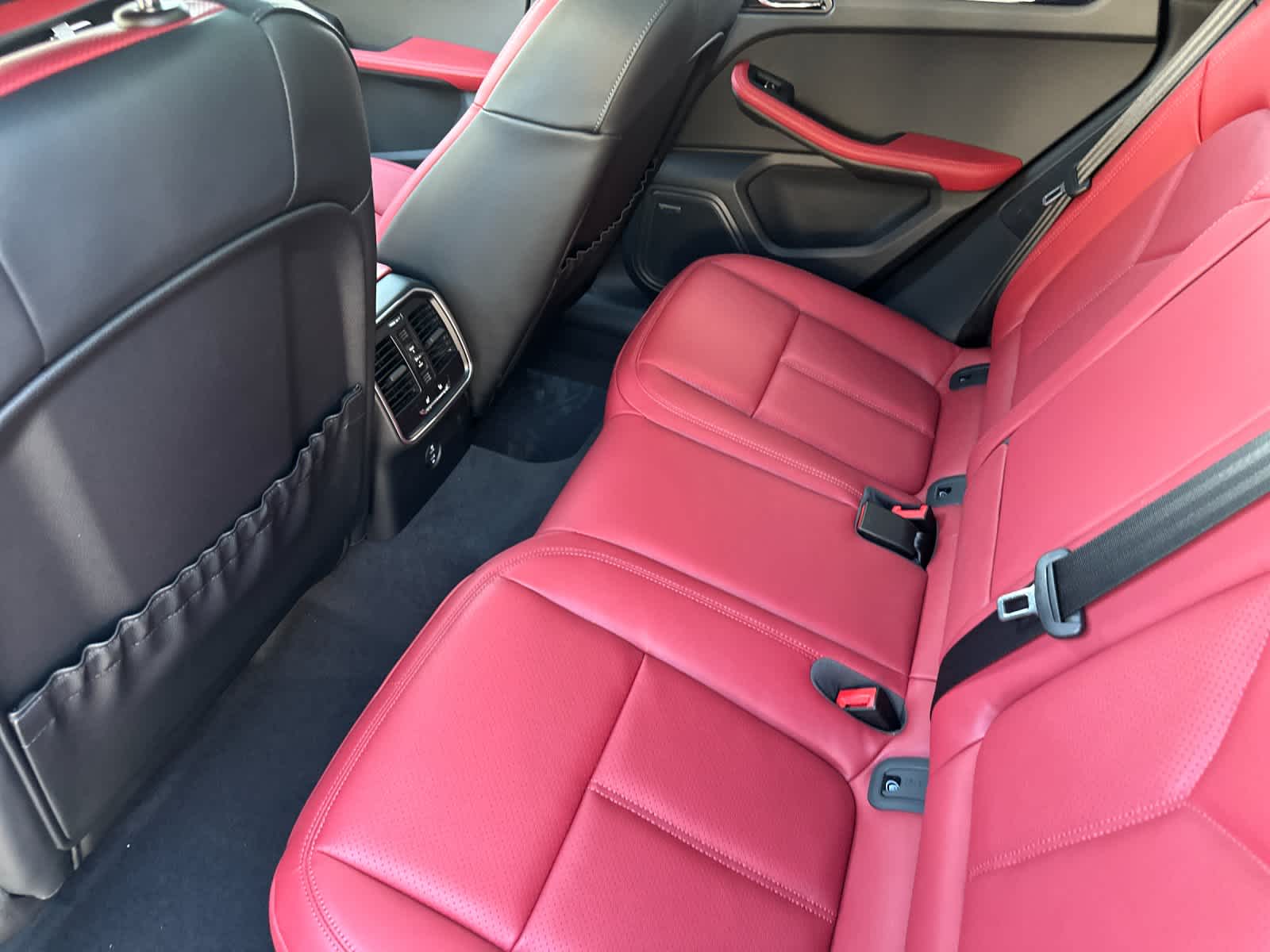 Thumbnail: 2026 Porsche Macan - 13