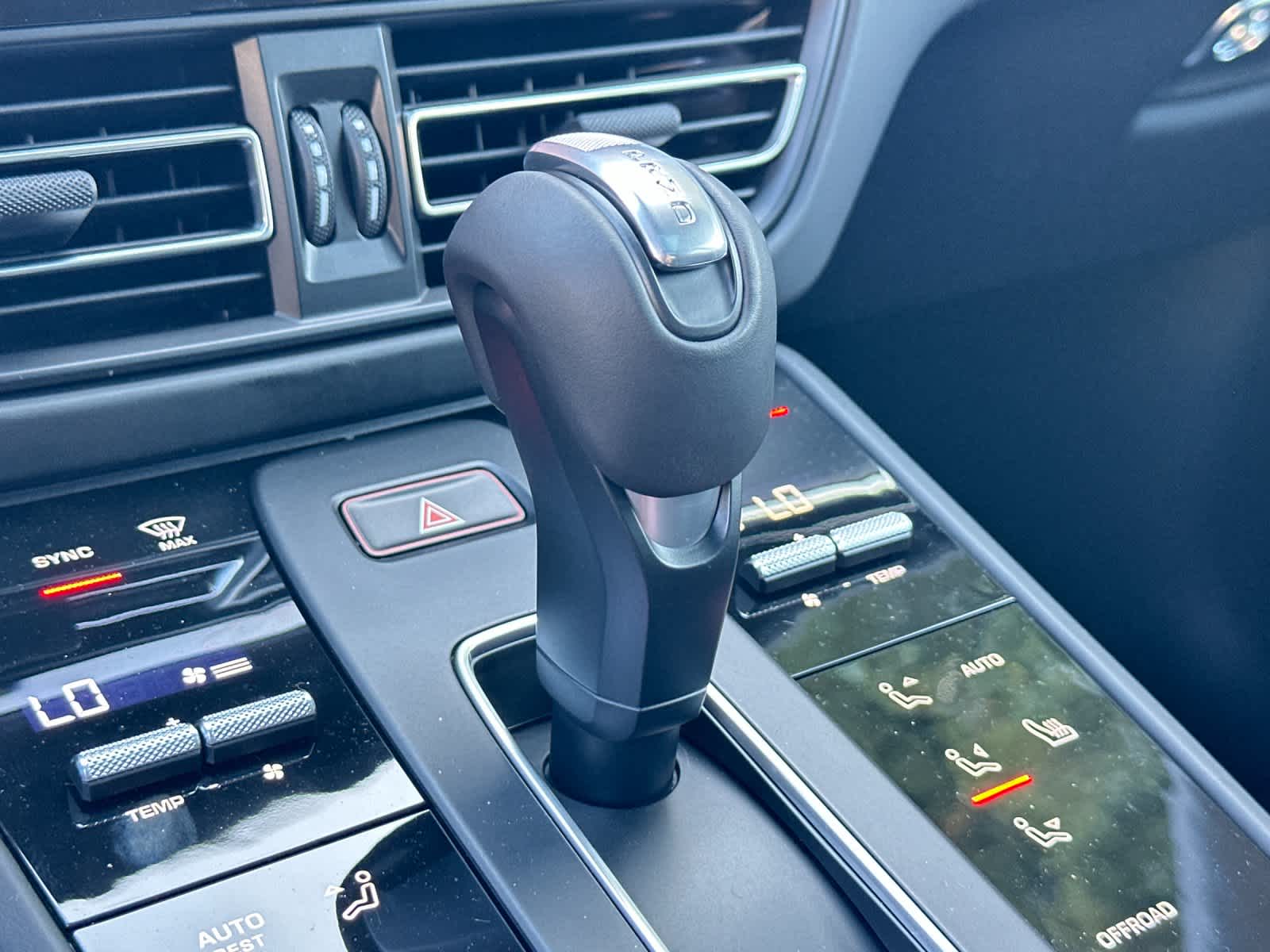 Thumbnail: 2026 Porsche Macan - 25