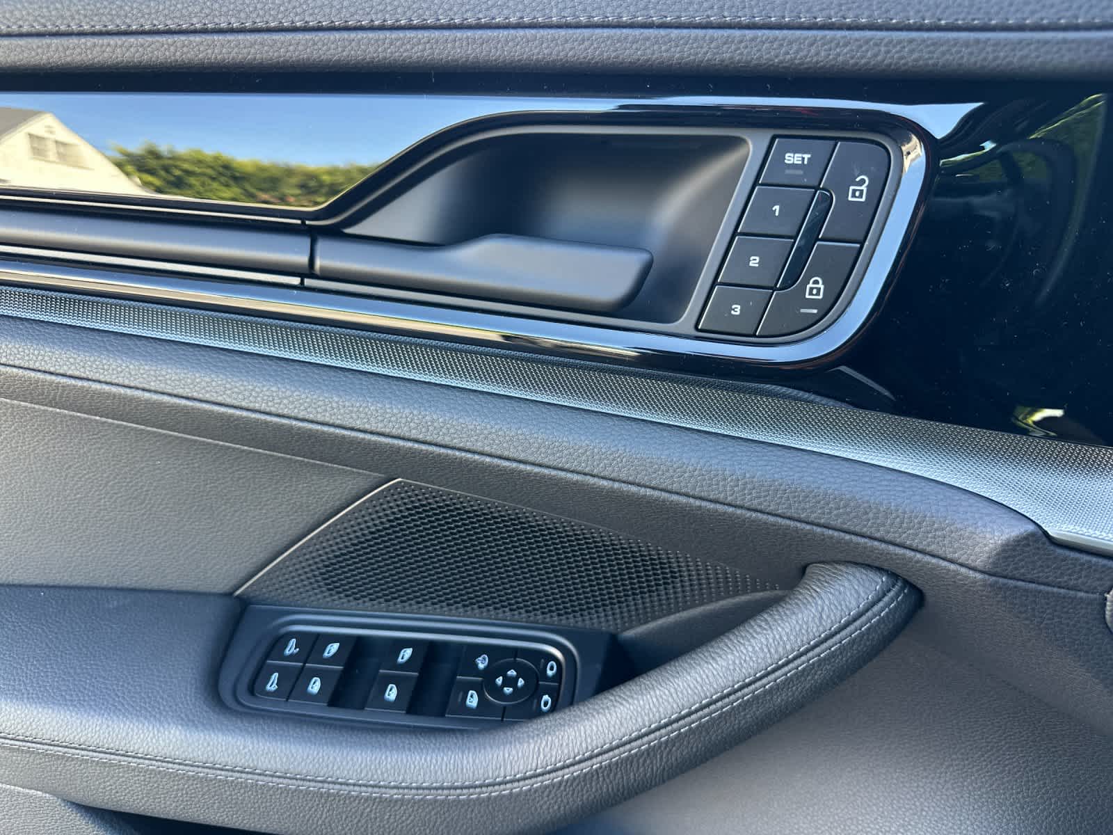 Thumbnail: 2026 Porsche Panamera - 12