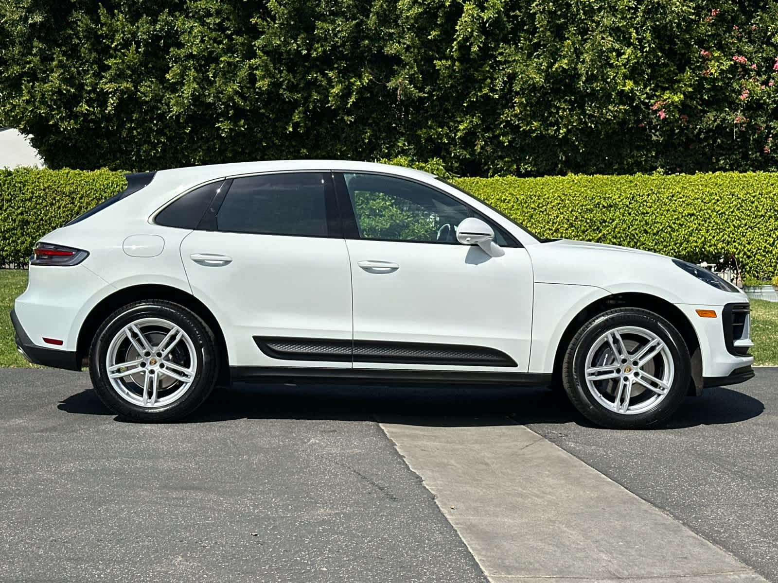 Thumbnail: 2025 Porsche Macan - 9