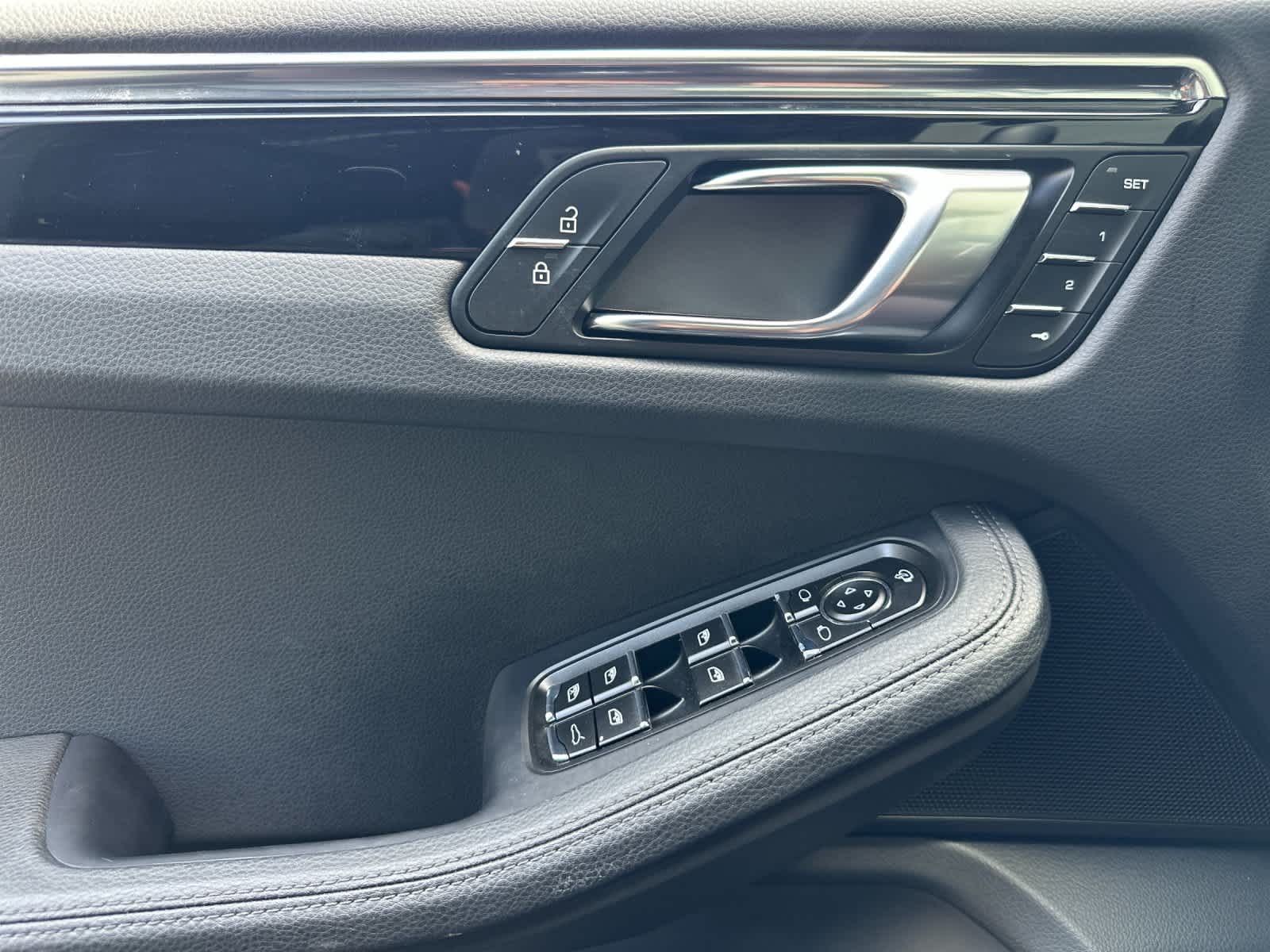 Thumbnail: 2025 Porsche Macan - 12