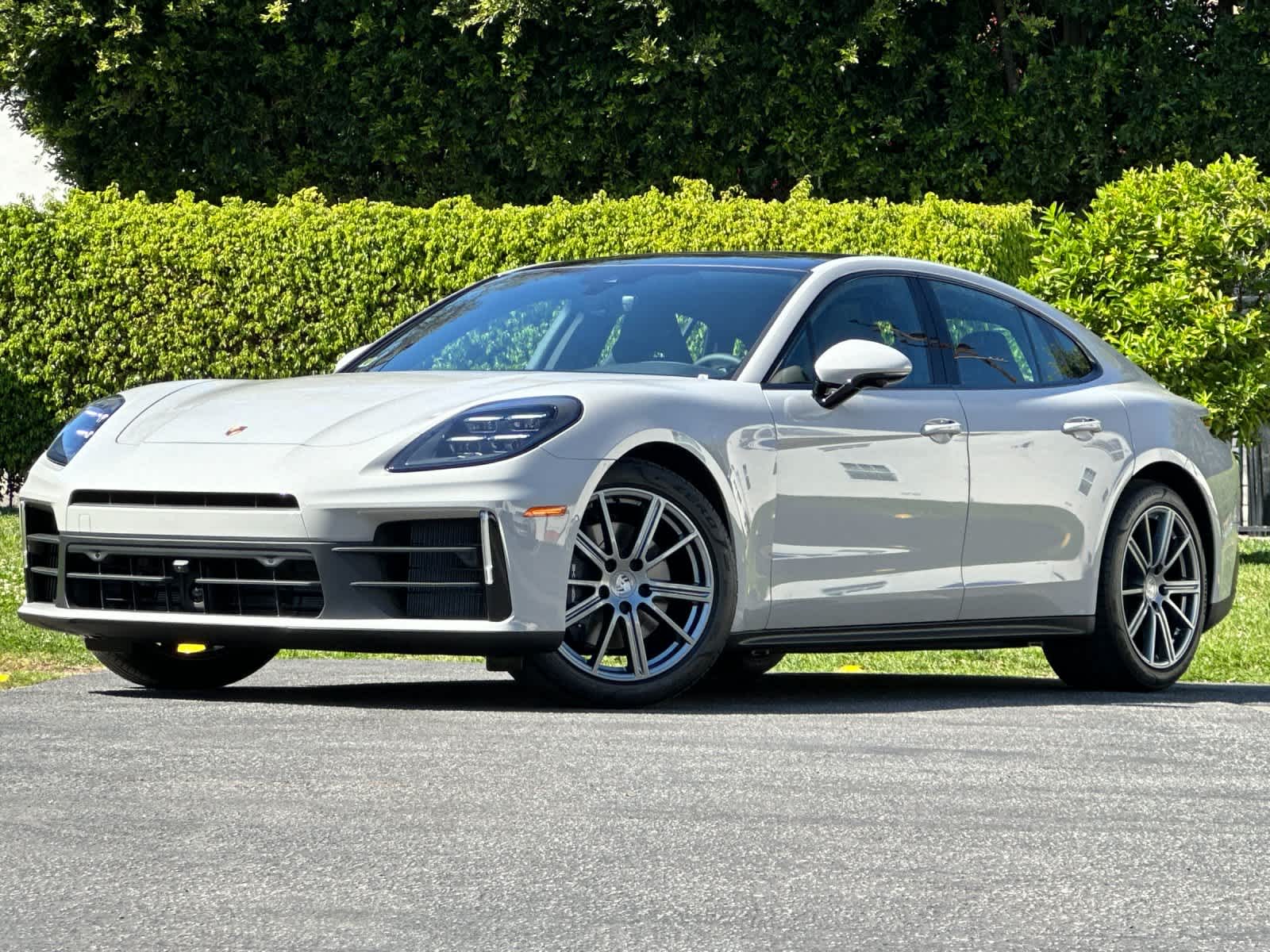 Thumbnail: 2026 Porsche Panamera - 1