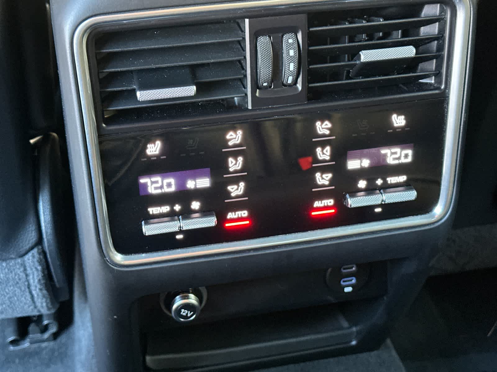 Thumbnail: 2022 Porsche Cayenne - 28