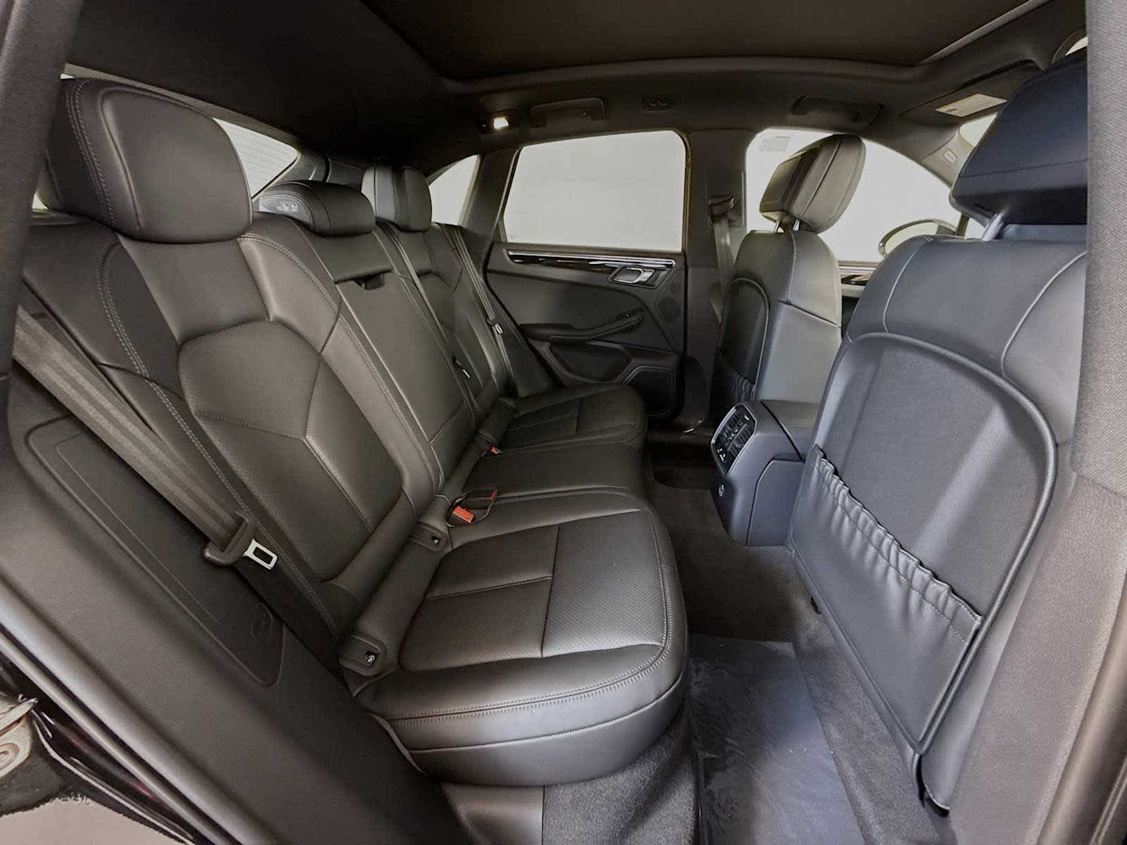 Thumbnail: 2026 Porsche Macan - 22