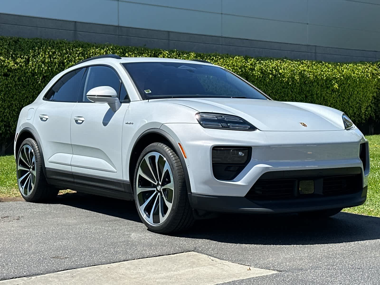 Thumbnail: 2026 Porsche Macan - 10