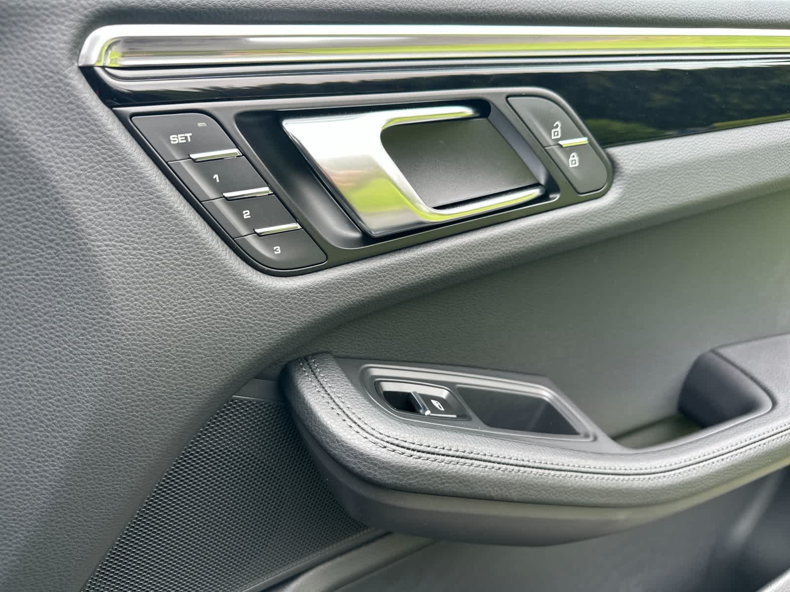 Thumbnail: 2026 Porsche Macan - 19