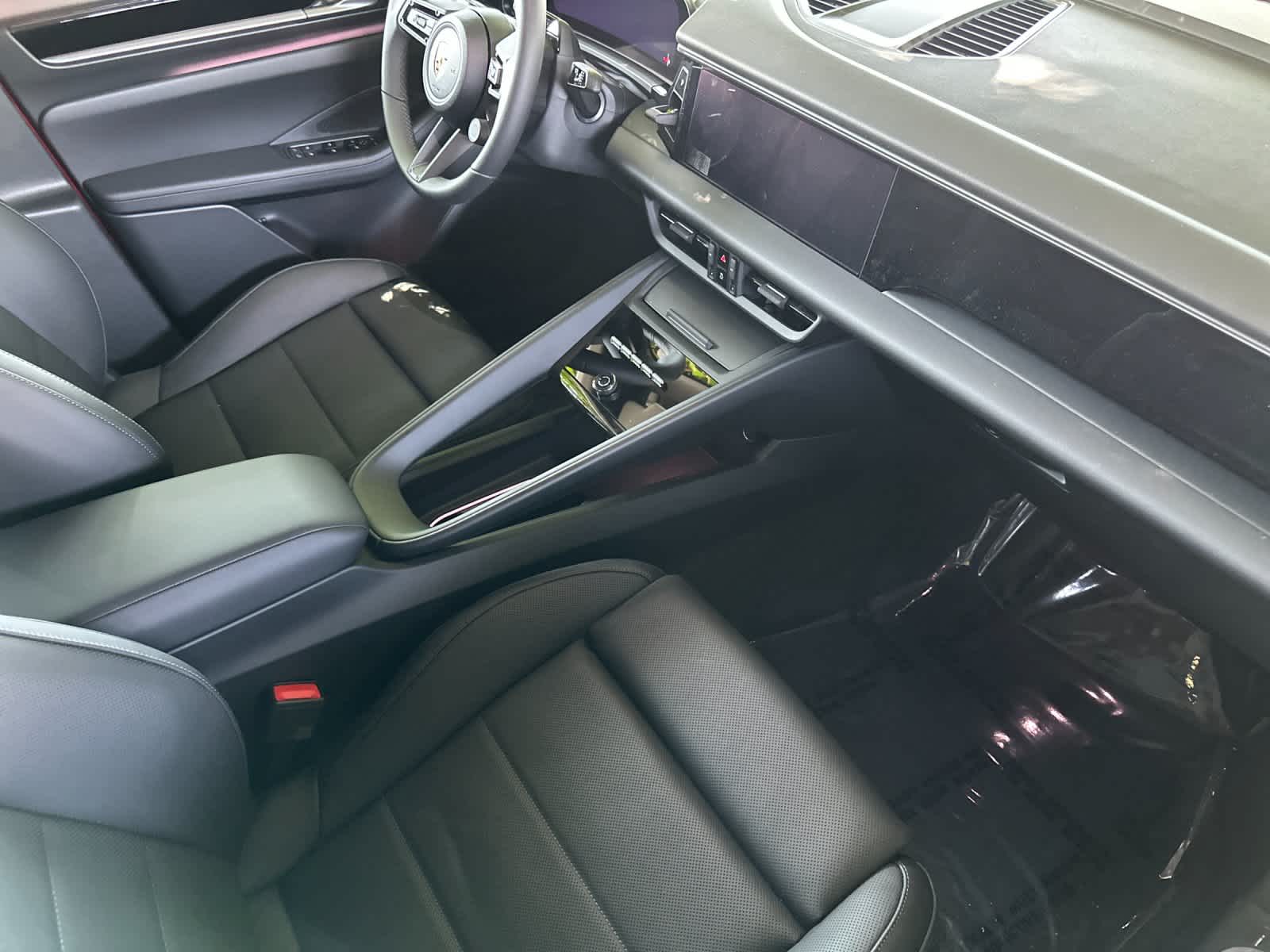 Thumbnail: 2026 Porsche Macan - 17