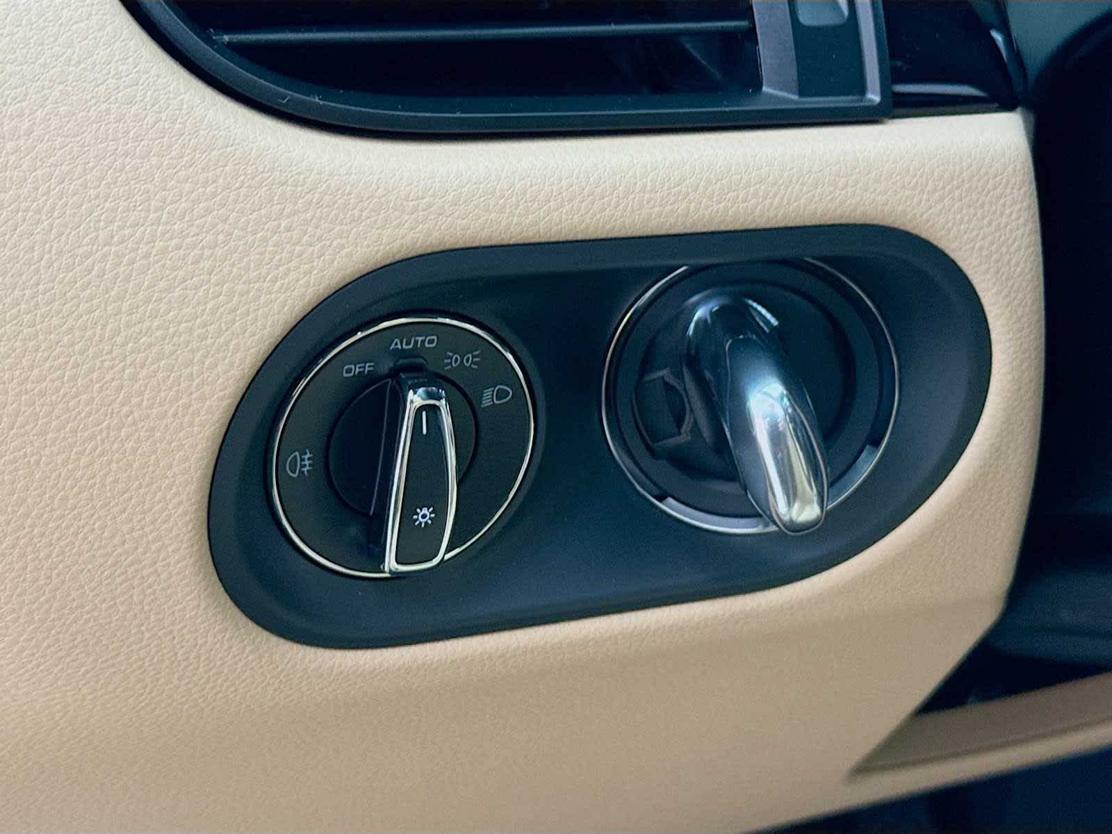 Thumbnail: 2026 Porsche Macan - 11