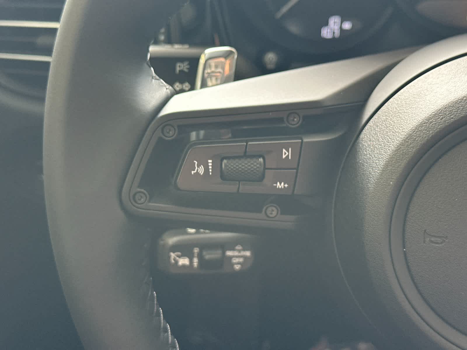 Thumbnail: 2026 Porsche Macan - 27