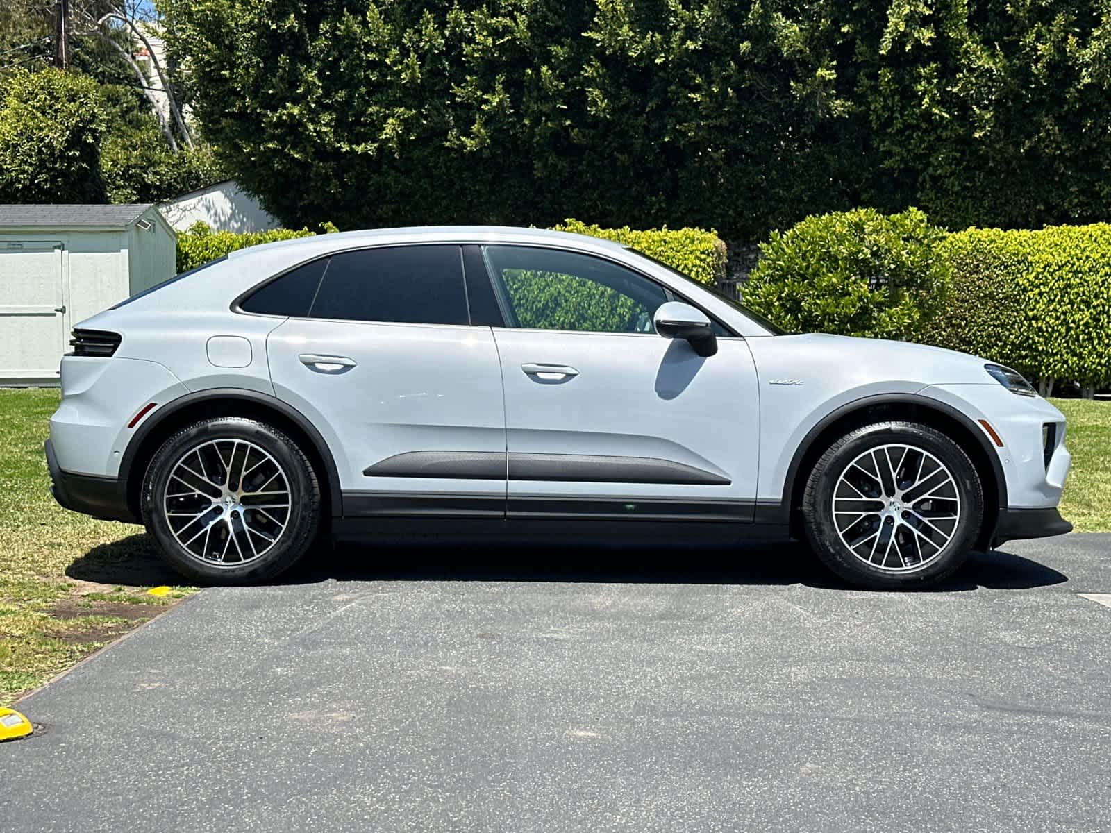 Thumbnail: 2026 Porsche Macan - 9