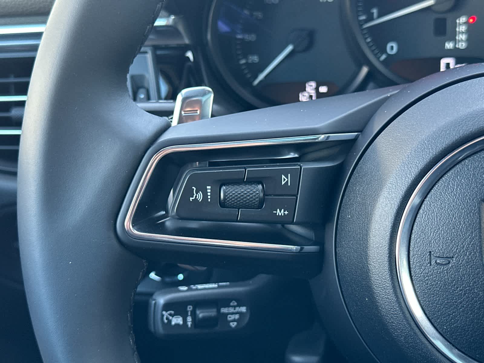 Thumbnail: 2026 Porsche Macan - 27