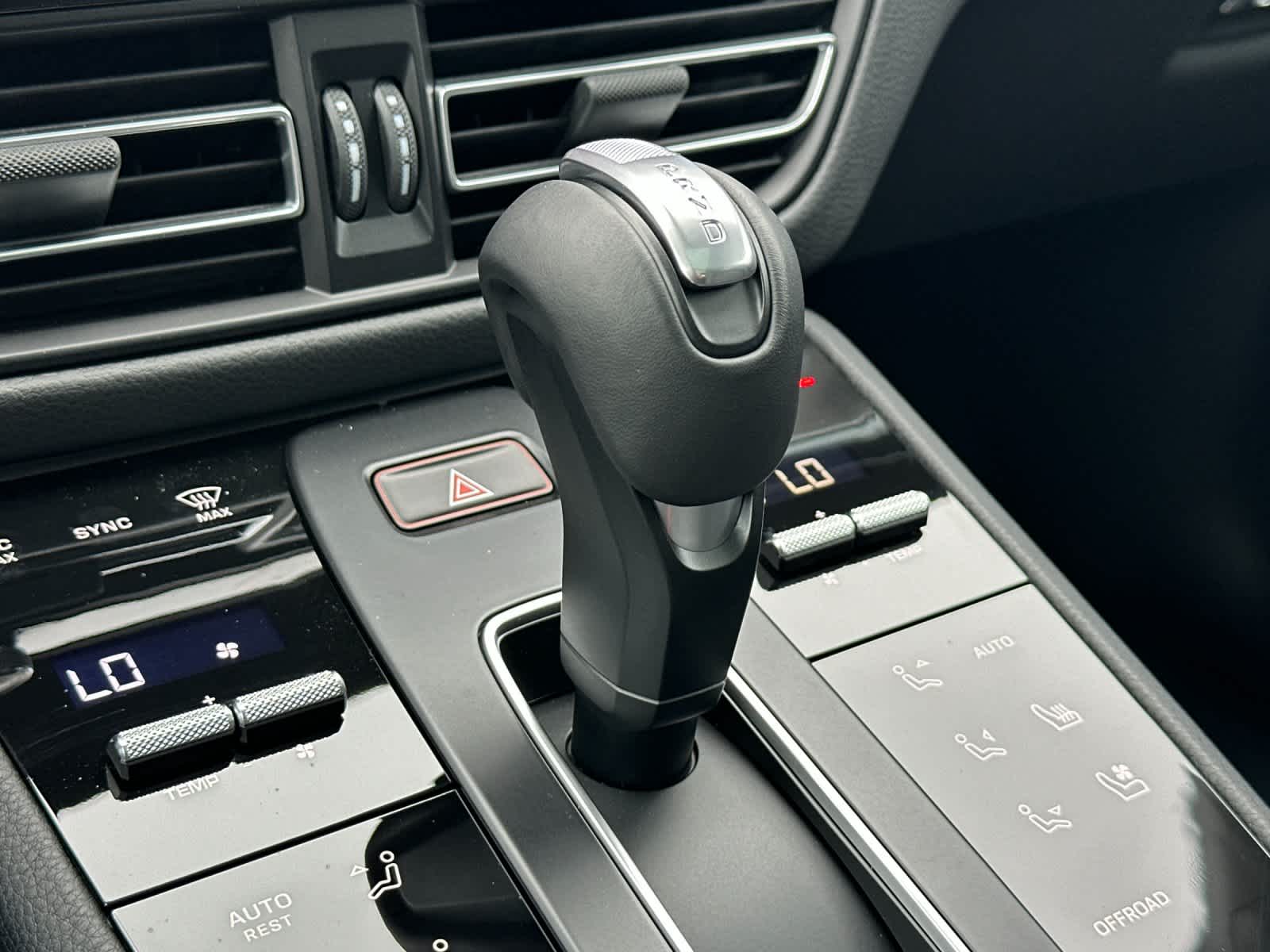 Thumbnail: 2026 Porsche Macan - 23