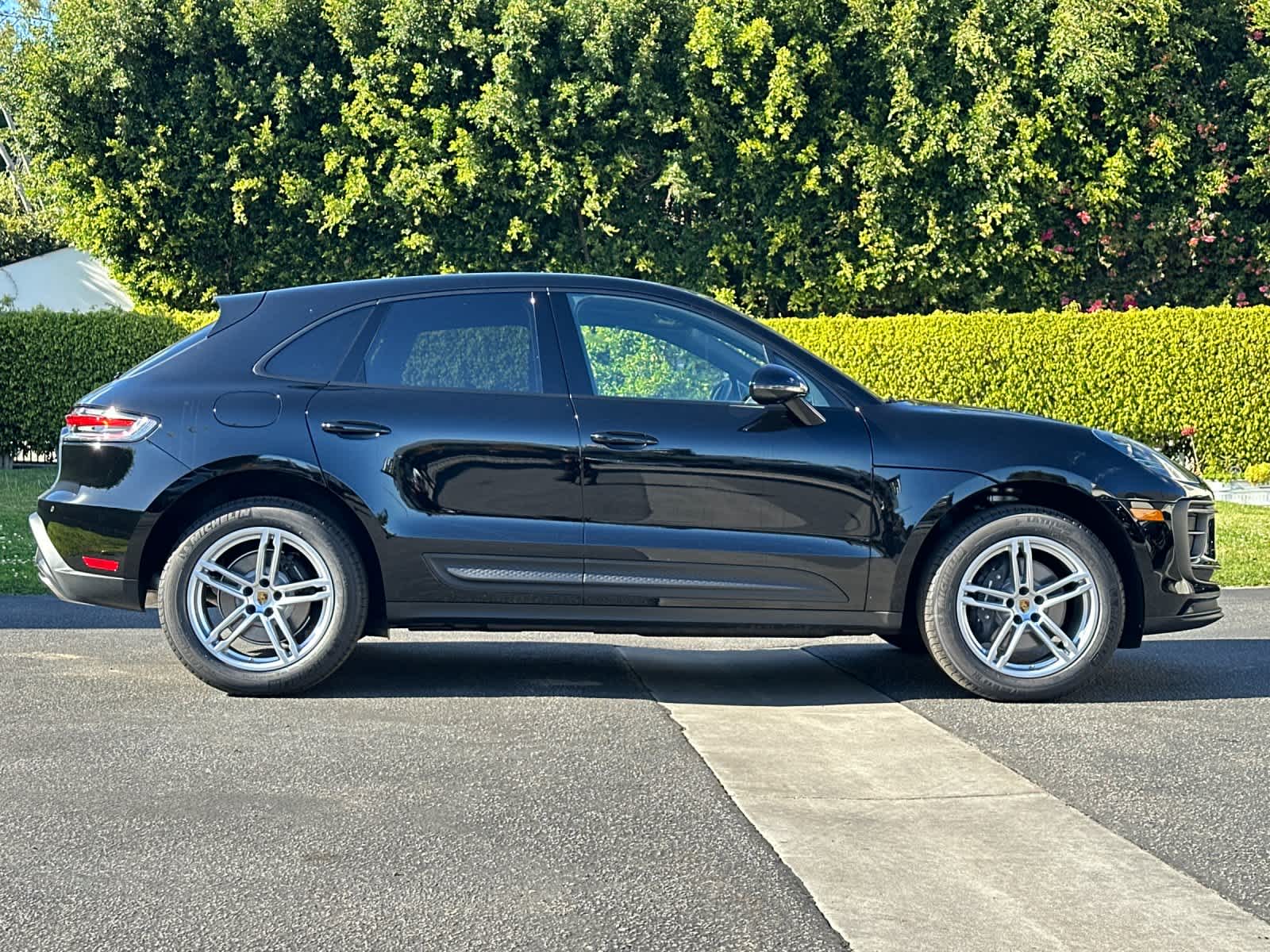 Thumbnail: 2026 Porsche Macan - 9