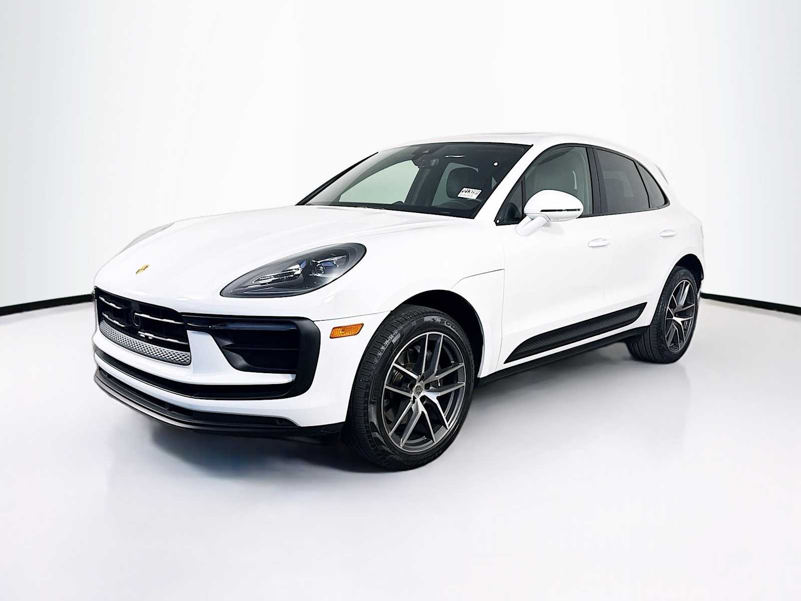 Thumbnail: 2024 Porsche Macan - 1