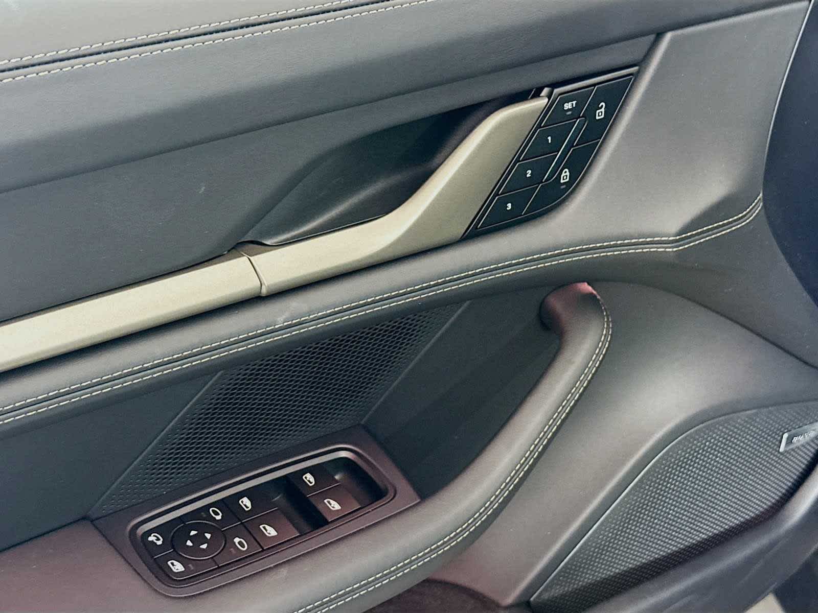 Thumbnail: 2025 Porsche Taycan - 14