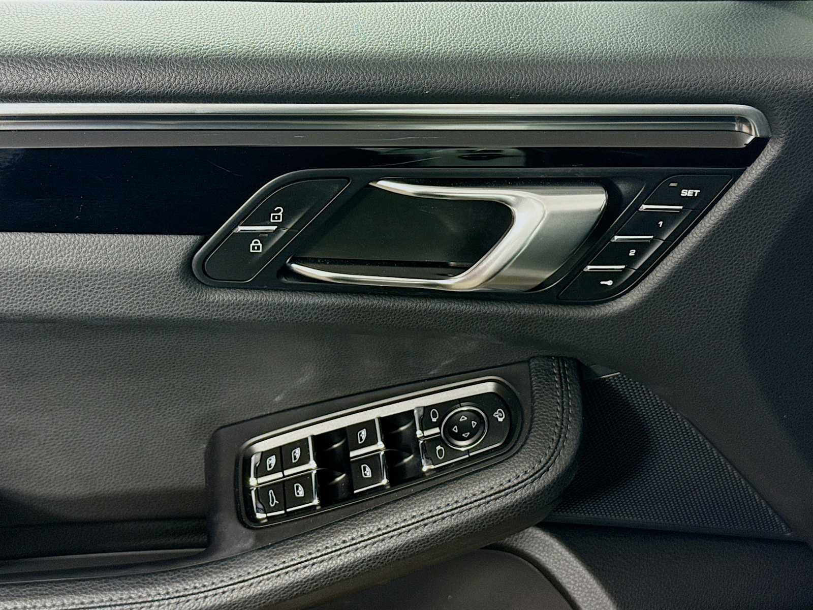 Thumbnail: 2024 Porsche Macan - 15