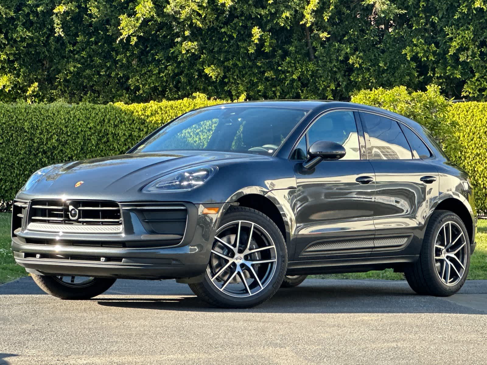 Thumbnail: 2026 Porsche Macan - 1