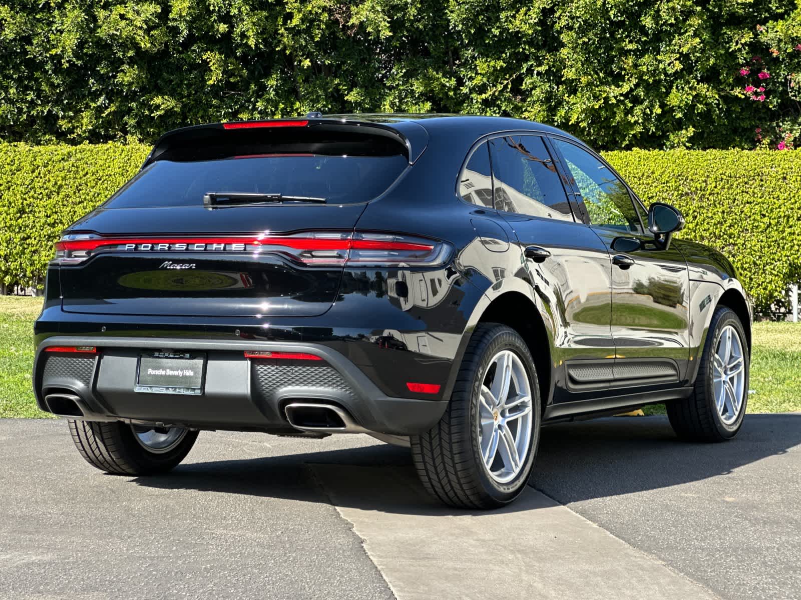 Thumbnail: 2026 Porsche Macan - 8