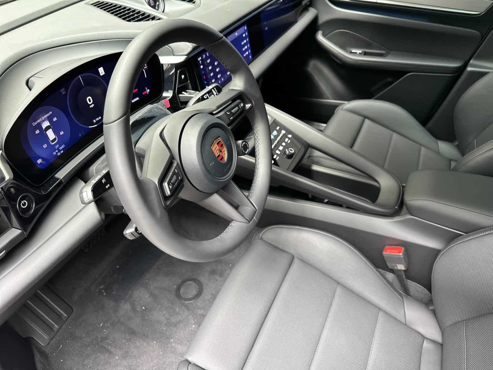 Thumbnail: 2026 Porsche Macan - 4
