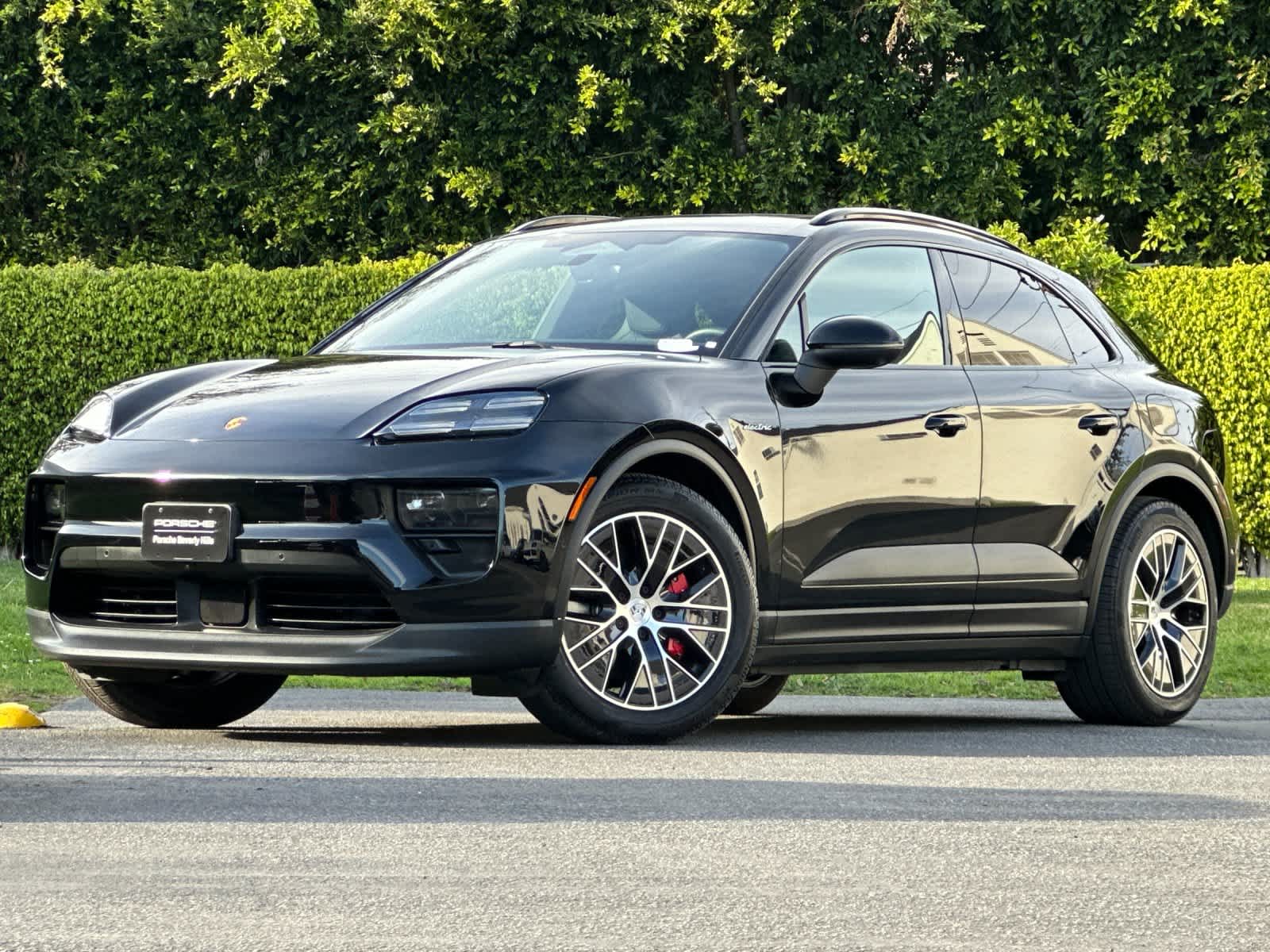 Thumbnail: 2025 Porsche Macan - 1
