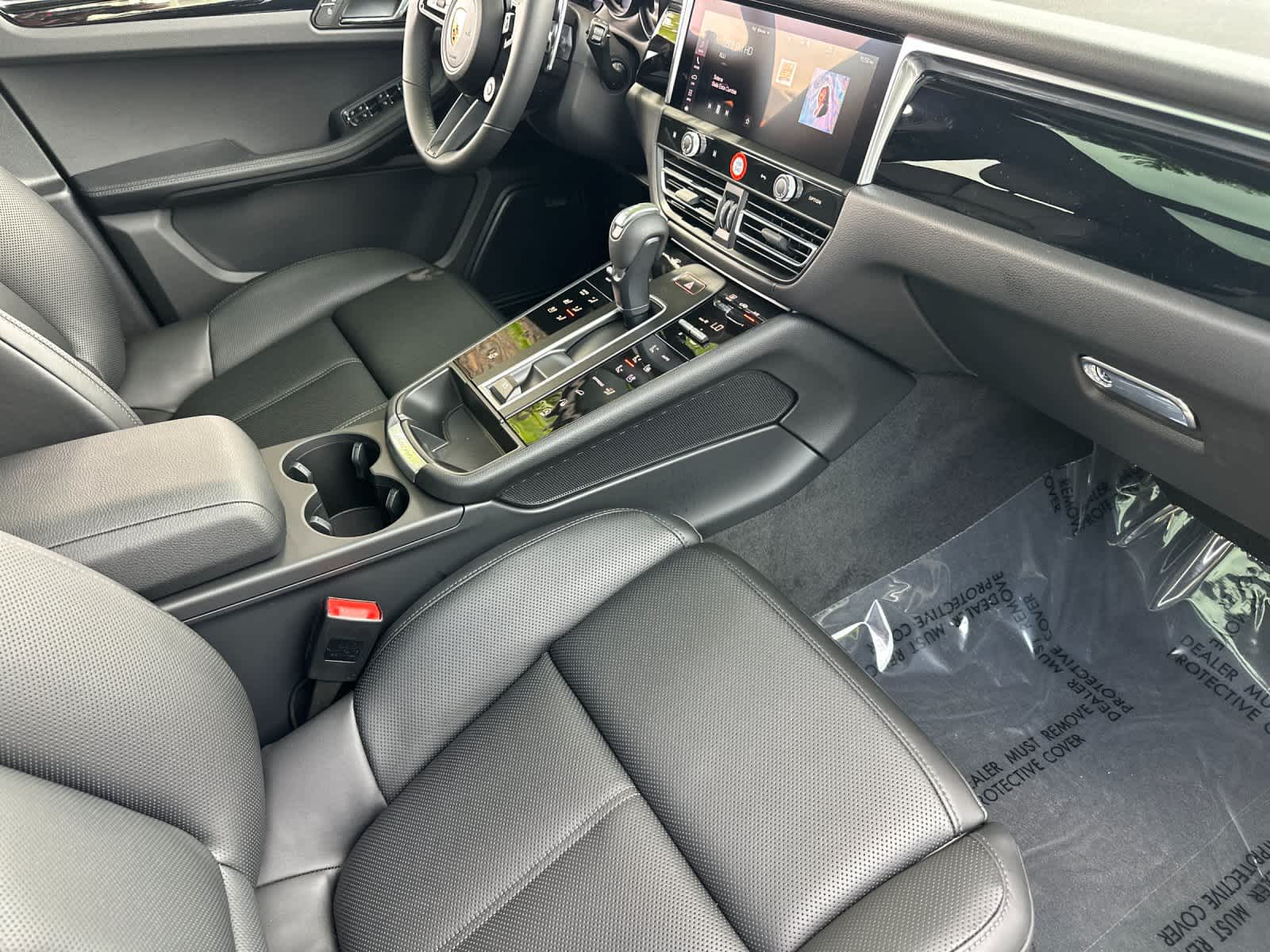 Thumbnail: 2026 Porsche Macan - 17