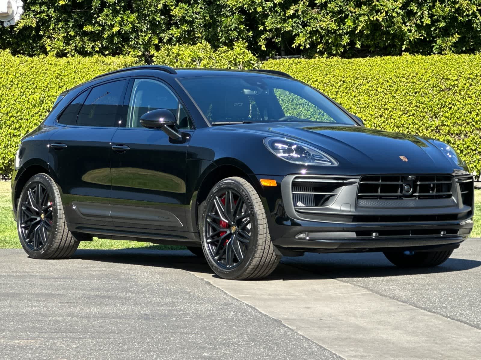 Thumbnail: 2026 Porsche Macan - 10