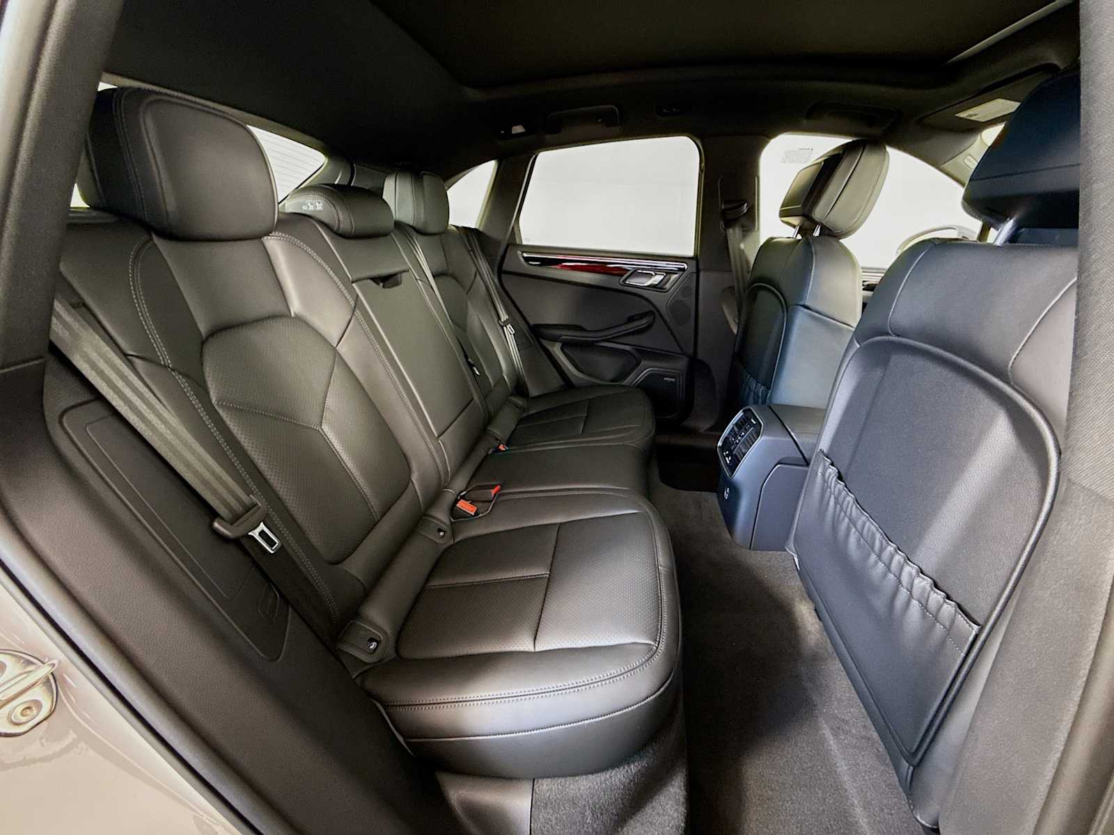 Thumbnail: 2026 Porsche Macan - 20