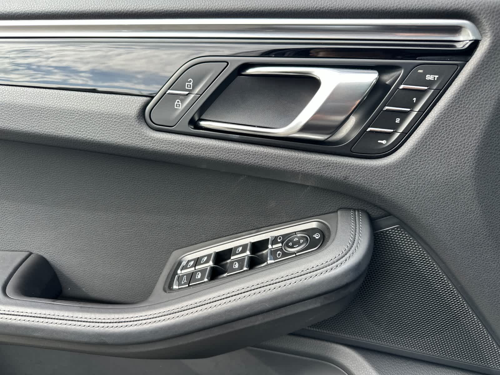 Thumbnail: 2025 Porsche Macan - 12